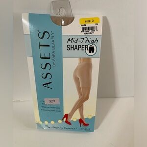 Spanx mid thigh shaper new in box size‎ 2